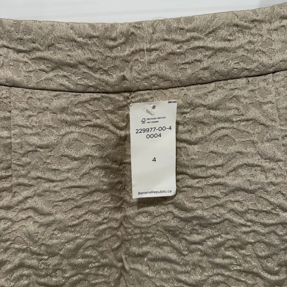 Banana Republic Jacquard Gold Shimmer Pencil Skirt. - Picture 4 of 10